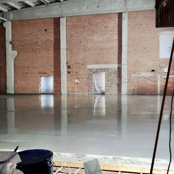 Топпинг Refloor®️ CT-S200 и силер Refloor®️ AC-S200 на складе сантехники Resan в Перми